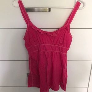 Pink tanktop with a cute ruffled collar for detail